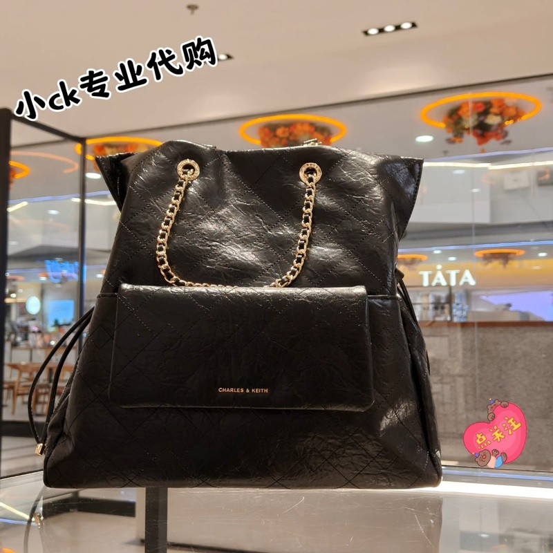 CHARLESKEITH 25 Winter สินค้าใหม่ Small CK2-30782756กระเป๋าโชคดีความจุขนาดใหญ่กระเป๋าเป้สะพายหลัง เช