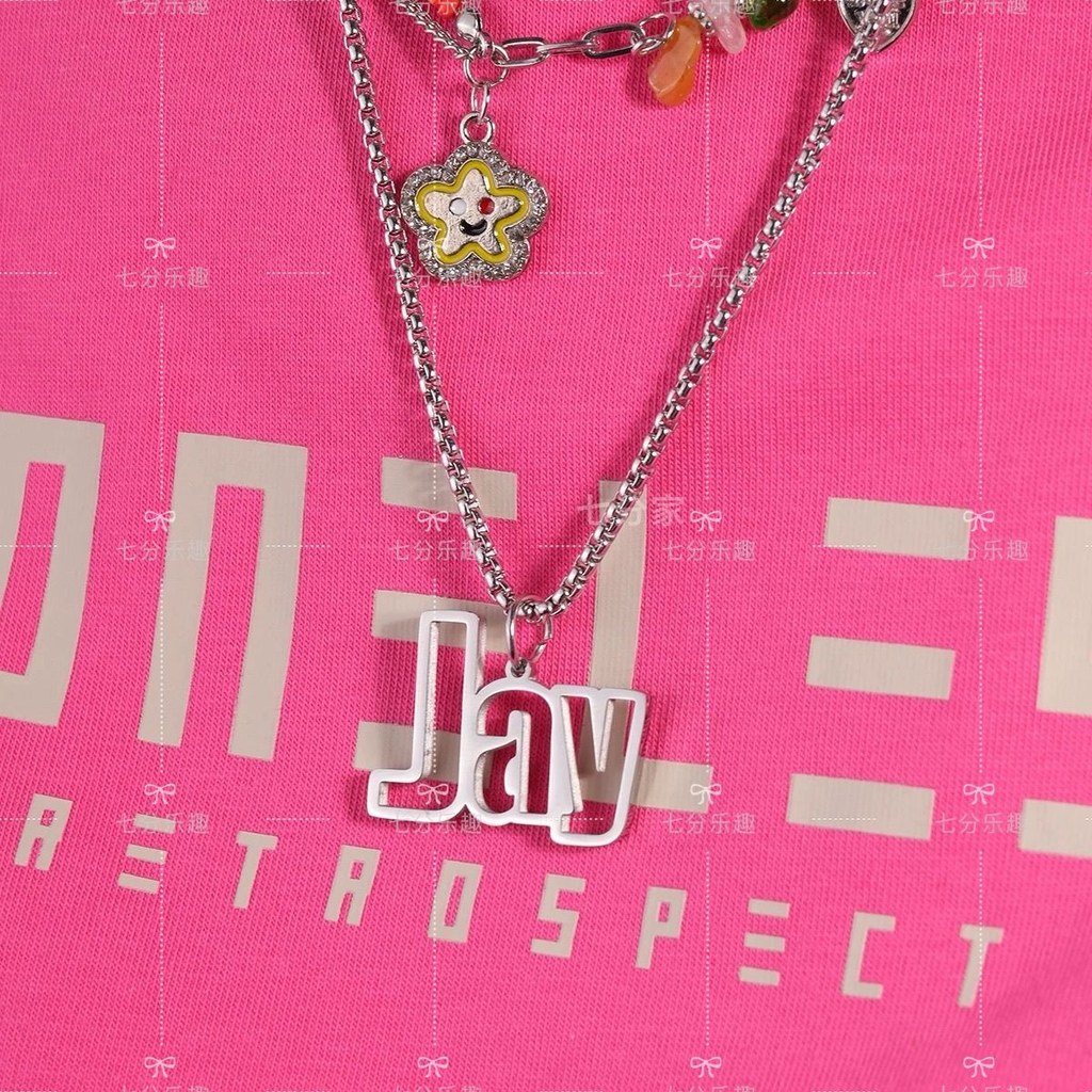 JAY Chou Merchanded สร้อยคอ JAY สไตล์เดียวกันคอนเสิร์ตพัดลมสนับสนุนจี้แขวนโซ่ Plot ของขวัญวันเกิด#周杰