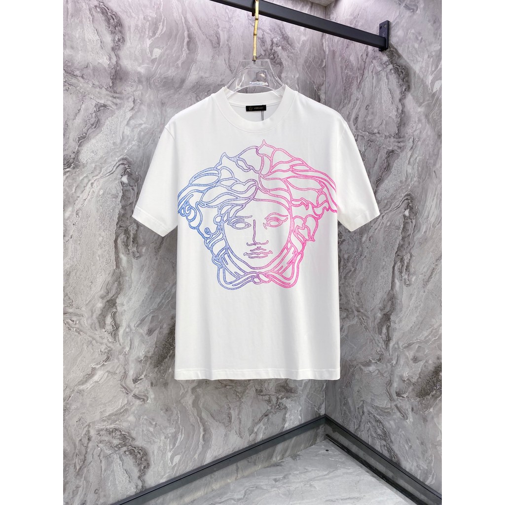 เวอร์ซาเช่/เวอร์ซาเช่/2026คลาสสิกคอกลมแขนสั้นเสื้อยืดผู้ชายผู้หญิงกีฬาแขนสั้นลําลองขนาดใหญ่สลิมฟิตสร