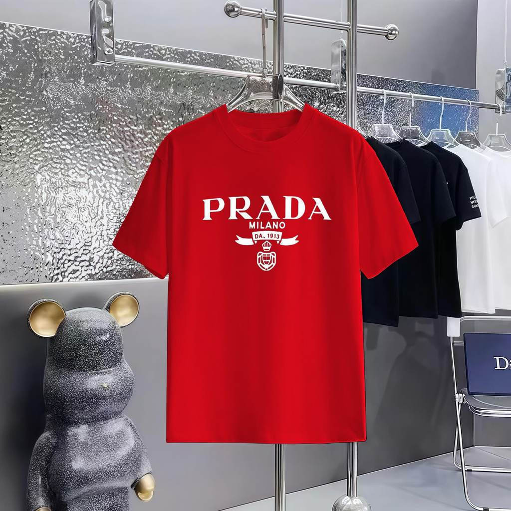 Prada/Prada/2026 คลาสสิกรอบคอแขนสั้นเสื้อยืดผู้ชายผู้หญิงสไตล์ใหม่ Street สไตล์ Co-Branded Simple Bo