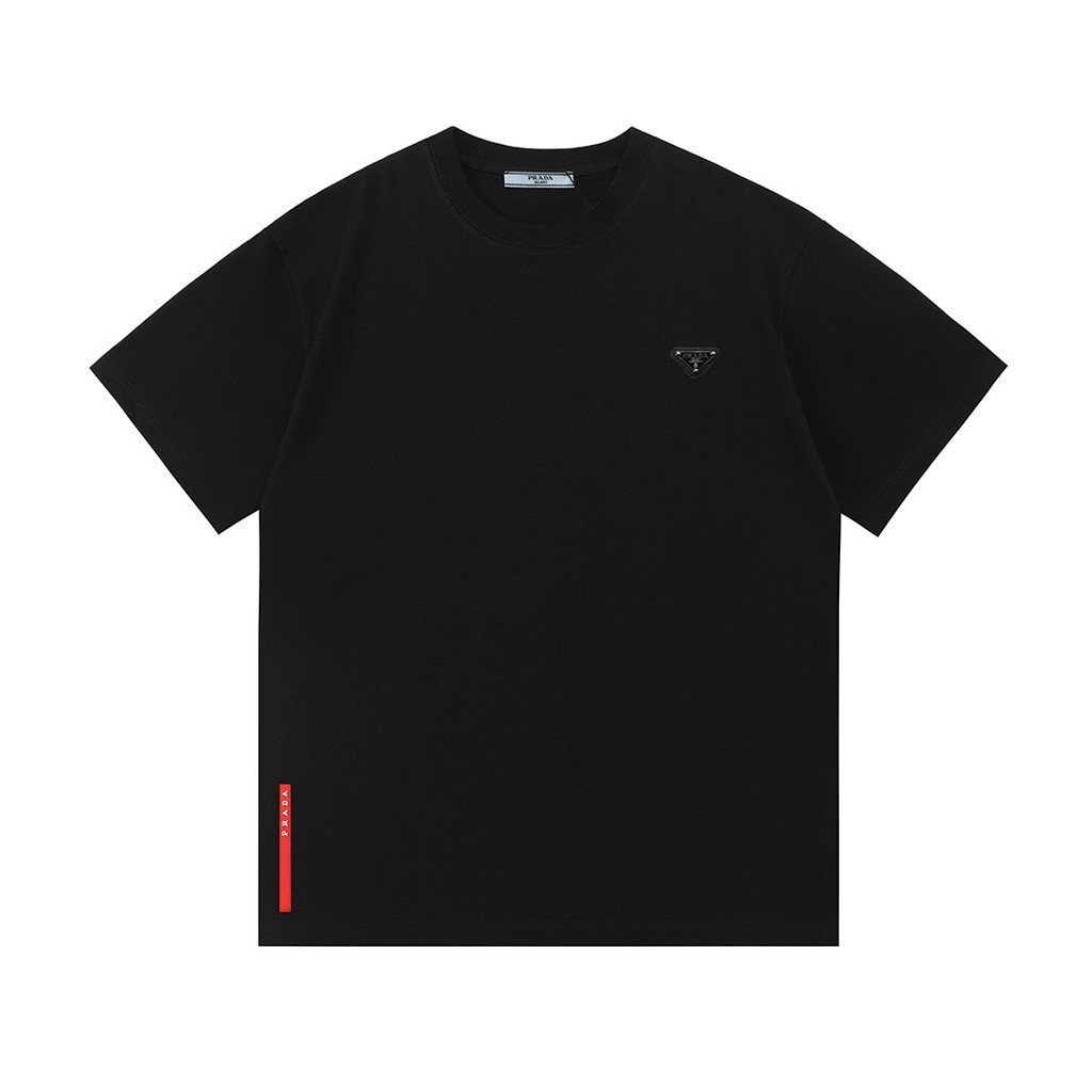 PRADA 2026 คลาสสิกรอบคอแขนสั้นเสื้อยืดผู้ชายผู้หญิงสไตล์ Slim-Fit Slimmer ดูเสื้อสวมหัวหลวม Letter C