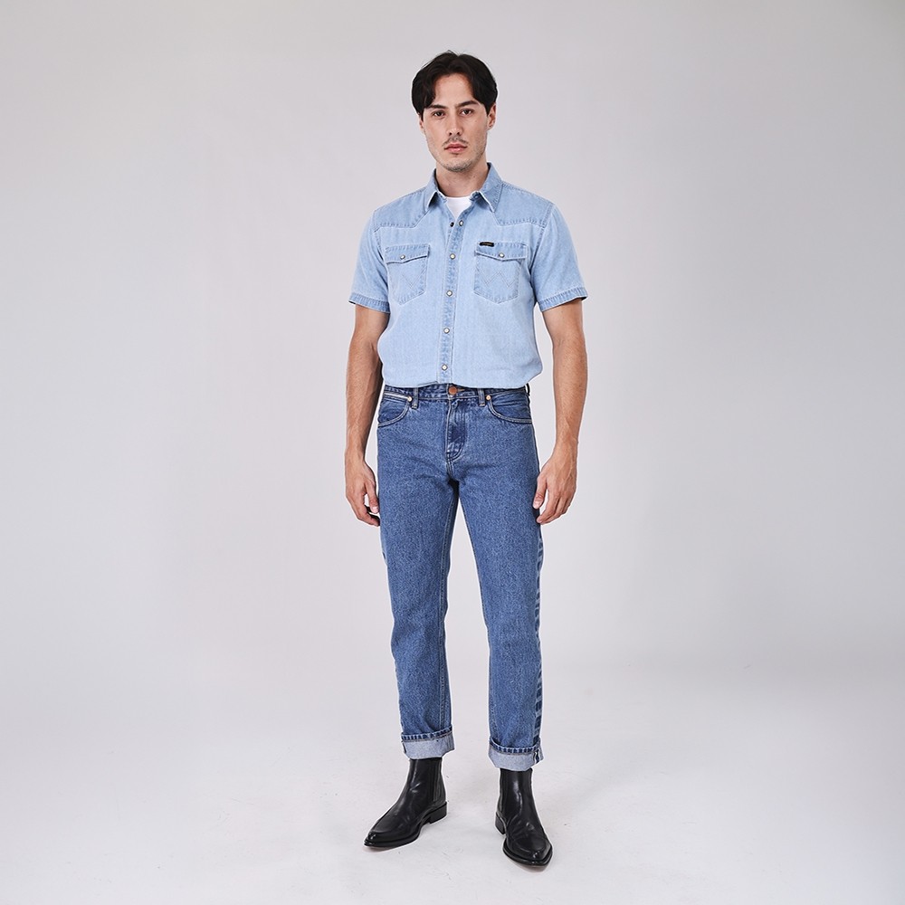 WRANGLER เสื้อเชิ้ตแขนสั้นผู้ชาย คอลเลคชั่น Beyond Indigo รุ่น WR S326MSHSN38 สียีนส์อ่อน — صورة 6
