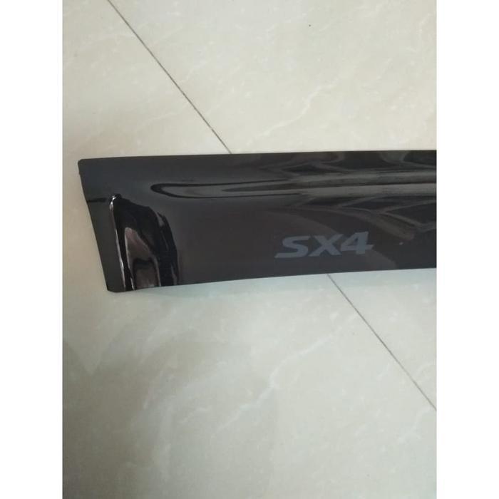 Suzuki SX Over 4 รางน้ํา