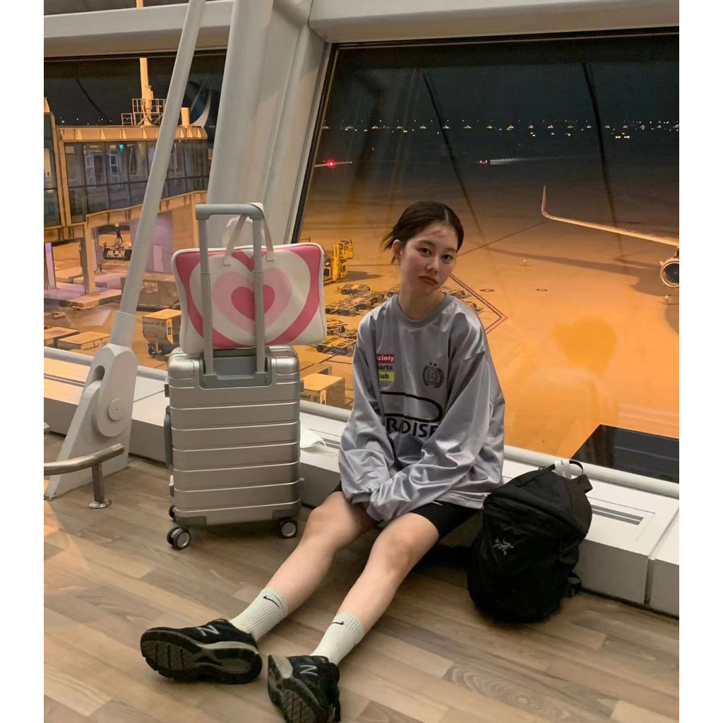 [i4p Studio] เสื้อยืดกีฬาแบบเกาหลีดีไซน์เนอร์เฉพาะกลุ่ม สไตล์เรโทรเงางาม