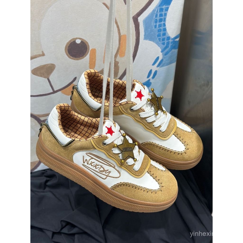 รองเท้าเทรนนิ่งสไตล์เยอรมันจาก Zhang Yuxi Toy Story มือทำส้นบางพร้อมดีไซน์ Color-Blocking