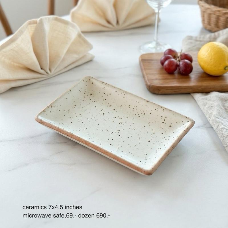 Earthen Dot Collection งานคราฟต์แฮนด์เมดทุกใบ เนื้อดินและผิวเคลือบจะมีความแตกต่างเล็กน้อย ไม่เนียนหรือเหมือนกัน 100% — น