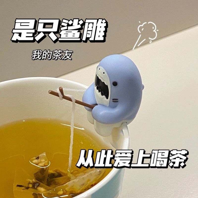 伊一小鲨鱼泡茶神器垂钓鲨钓泡茶泡茶器杯缘茶包杯挂可爱女创意26/8/1dd เครื่องชงชา Yi Yi Little Shark - ที่กรองชาทรงฉลามสำหรับชงชา น่