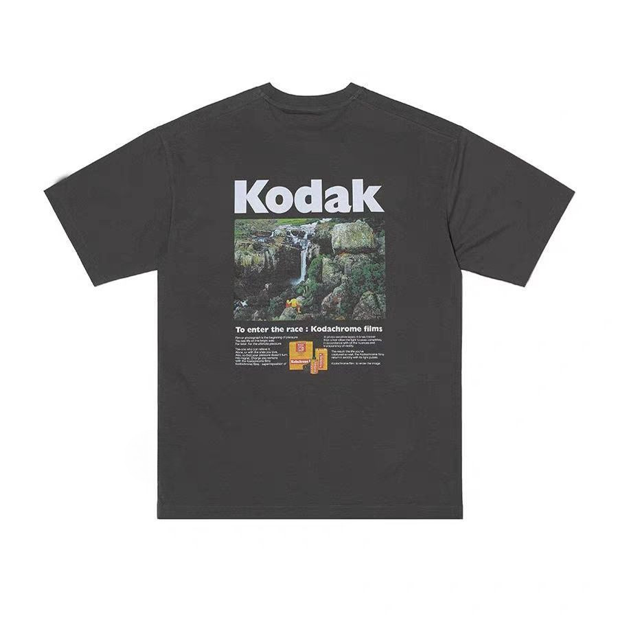 เสื้อยืดคอกลมลายตัวอักษร Kodak ใหญ่โคดักและภาพภูมิประเทศ น่ารักย้อนยุคเหมาะแต่งตัวประจำวัน S-5XL