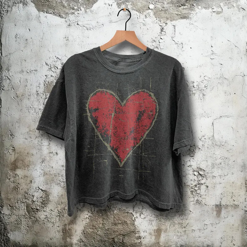 เสื้อยืด Grunge Distressed Heart