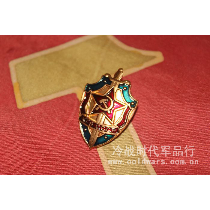 รัสเซียร้านสีแดงที่ระลึกรัสเซีย KGB KGB การ์ดป้ายรุ่นมินิป้ายคอปกตราตรา Victory Day Badge