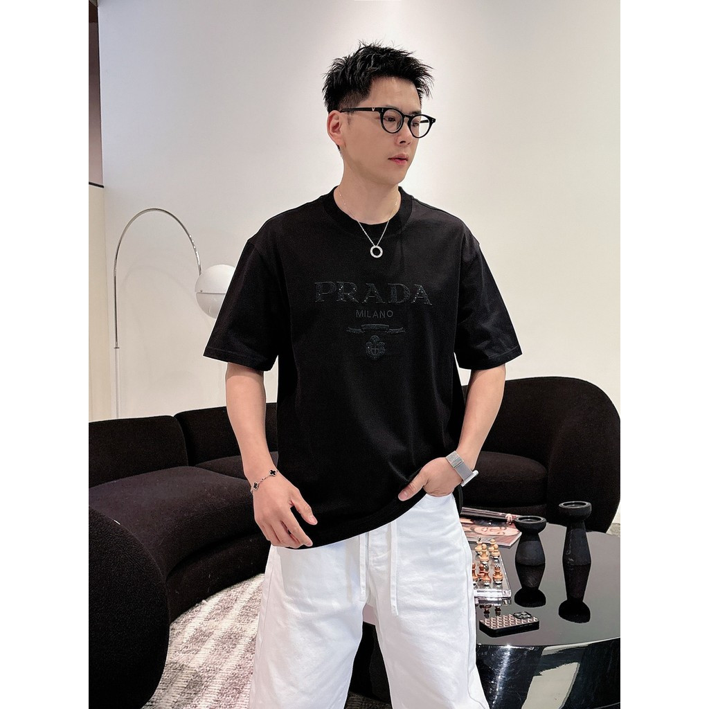 Prada/Prada/2026 คลาสสิกรอบคอแขนสั้นเสื้อยืดผู้ชายผู้หญิงสไตล์ใหม่ Breathable All-Match Letter Stree