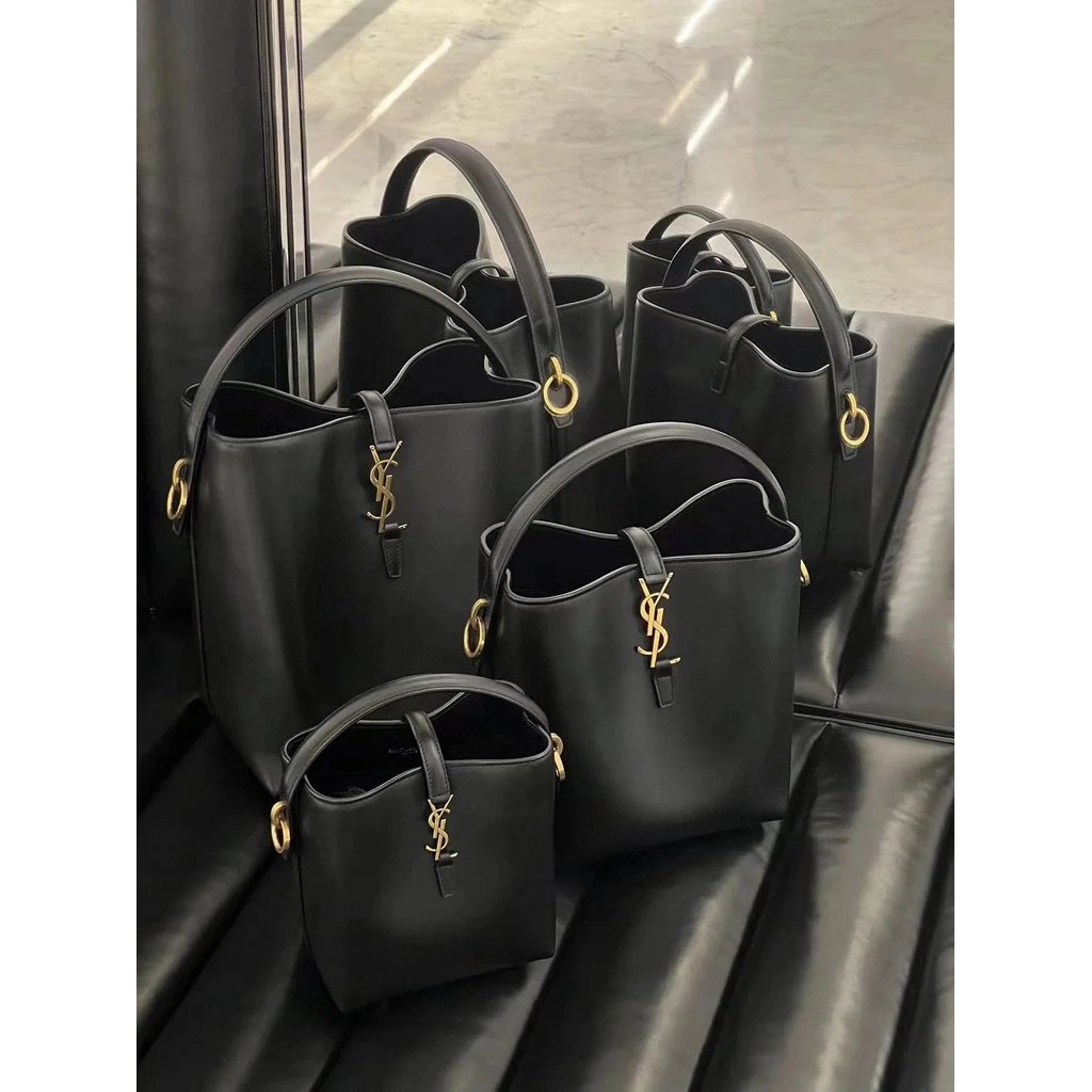 YSL ฤดูร้อนสไตล์ใหม่ LE Series Bucket Bag Glossy Leather Handbag Calfskin Letter logo Bucket Bag ysl