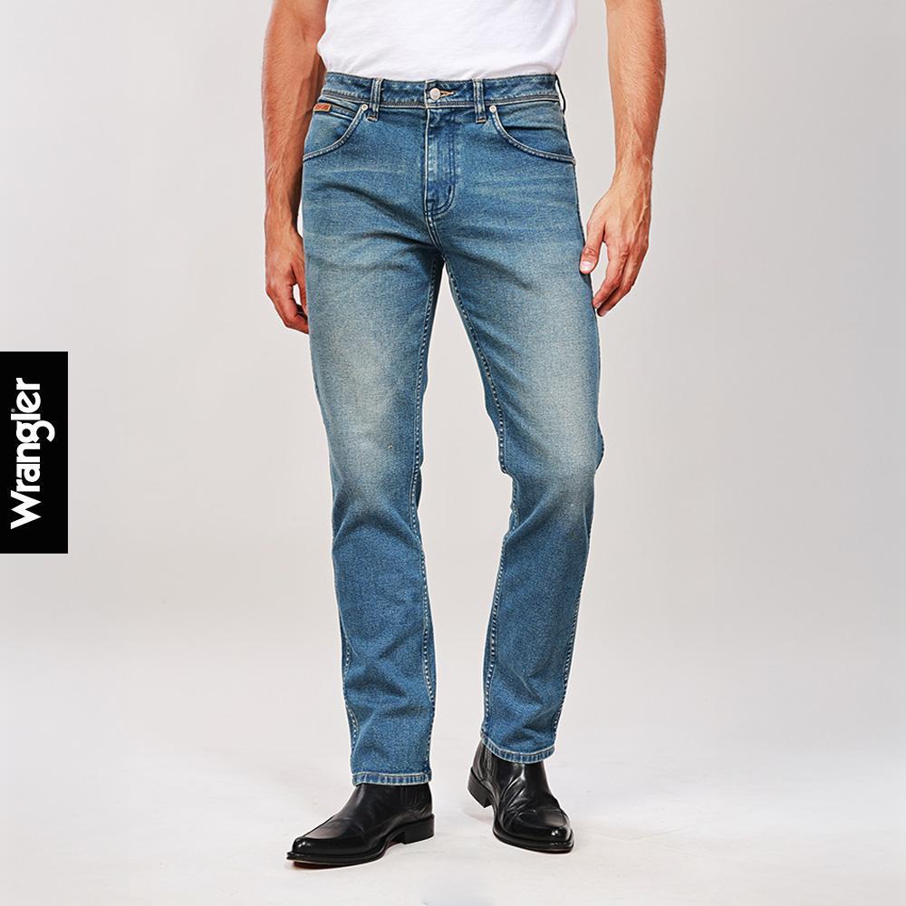 WRANGLER กางเกงยีนส์ผู้ชาย คอลเลคชั่น Wrangler Legends เอวกลาง ทรงเข้ารูป รุ่น WR S226MTESN13 สียีนส์อ่อน