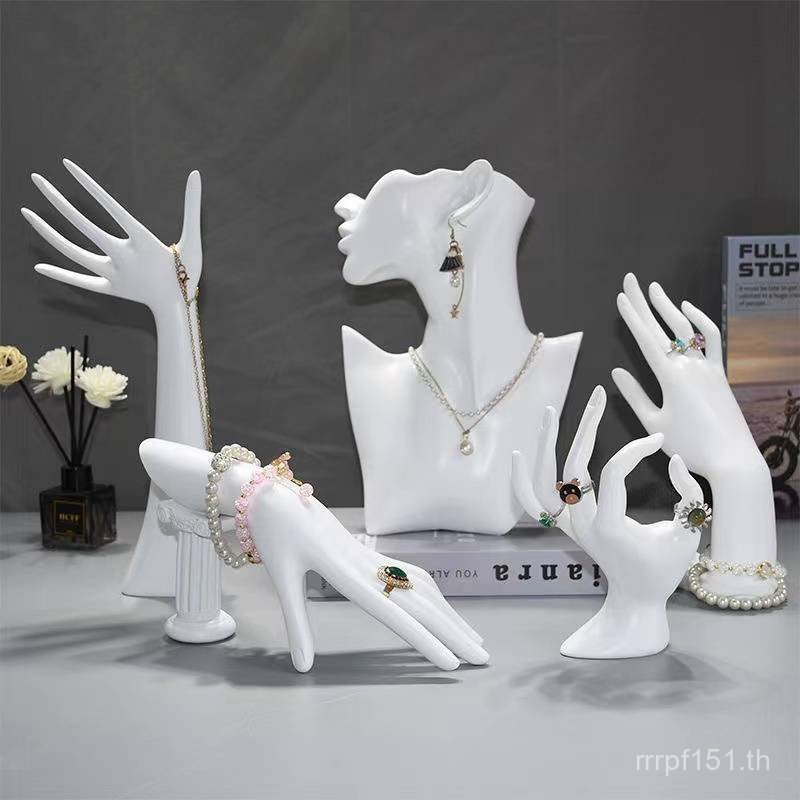 รุ่นขาตั้งจอแสดงผลต่างหูขาตั้งภาพเรซิ่นขายส่งเครื่องประดับหรูหราสร้อยคอ First Influencer Simple Side