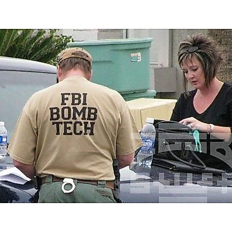 FBI บริการบัตรประจําตัว BOOM พิมพ์ตัวอักษรแขนสั้นอเมริกันผ้าฝ้าย 100% หลวมสบายๆรอบคอแนวโน้มทหารเสื้อ