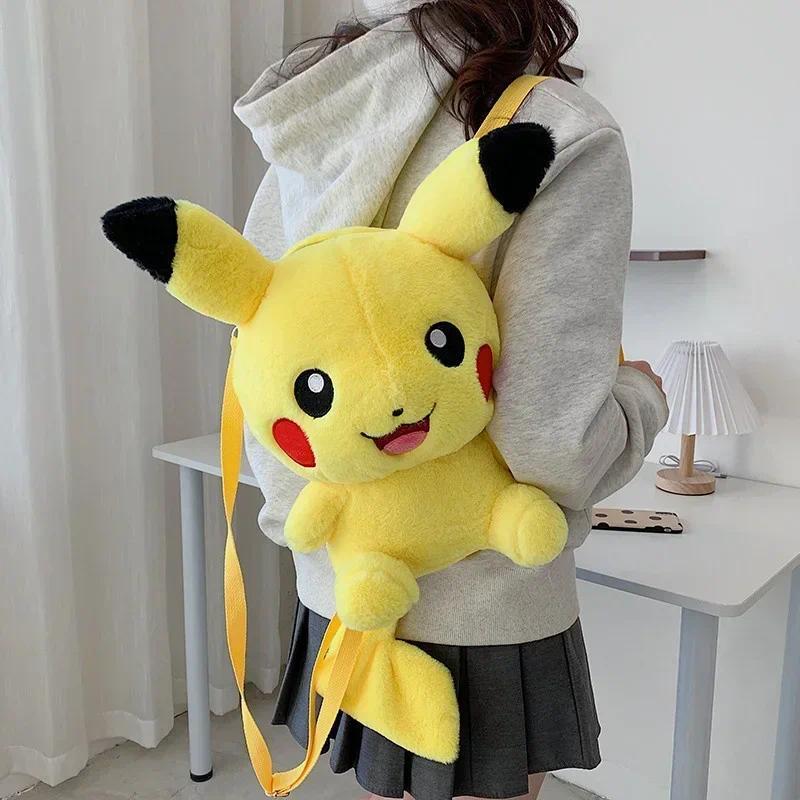 POKE กระเป๋าเป้สะพายหลังน่ารัก Kawaii สไตล์ญี่ปุ่น Plush Genger Mimikyu Eevee Snorlax กระเป๋าเป้สะพา
