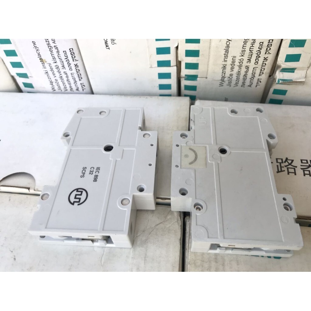 YXZ Siemens ยี่ห้อใหม่พร้อมสต็อก 5SX21 Air Switch Circuit Breaker 1P20A32A40A 5SX21 1P C63
