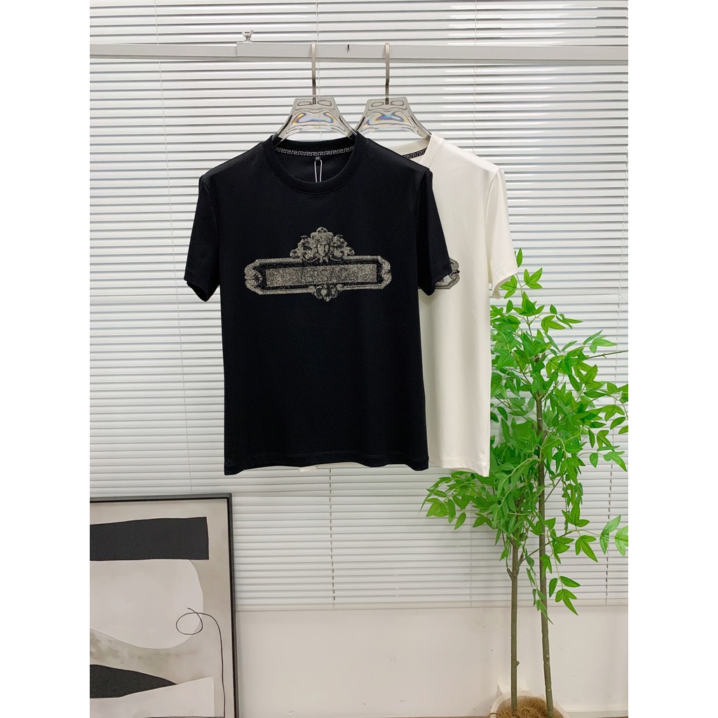 Versace/Versace ผู้ชายผู้หญิงเสื้อยืดพิมพ์แขนสั้นกีฬาเสื้อยืดลําลองผู้ชายอเมริกัน J5GJ