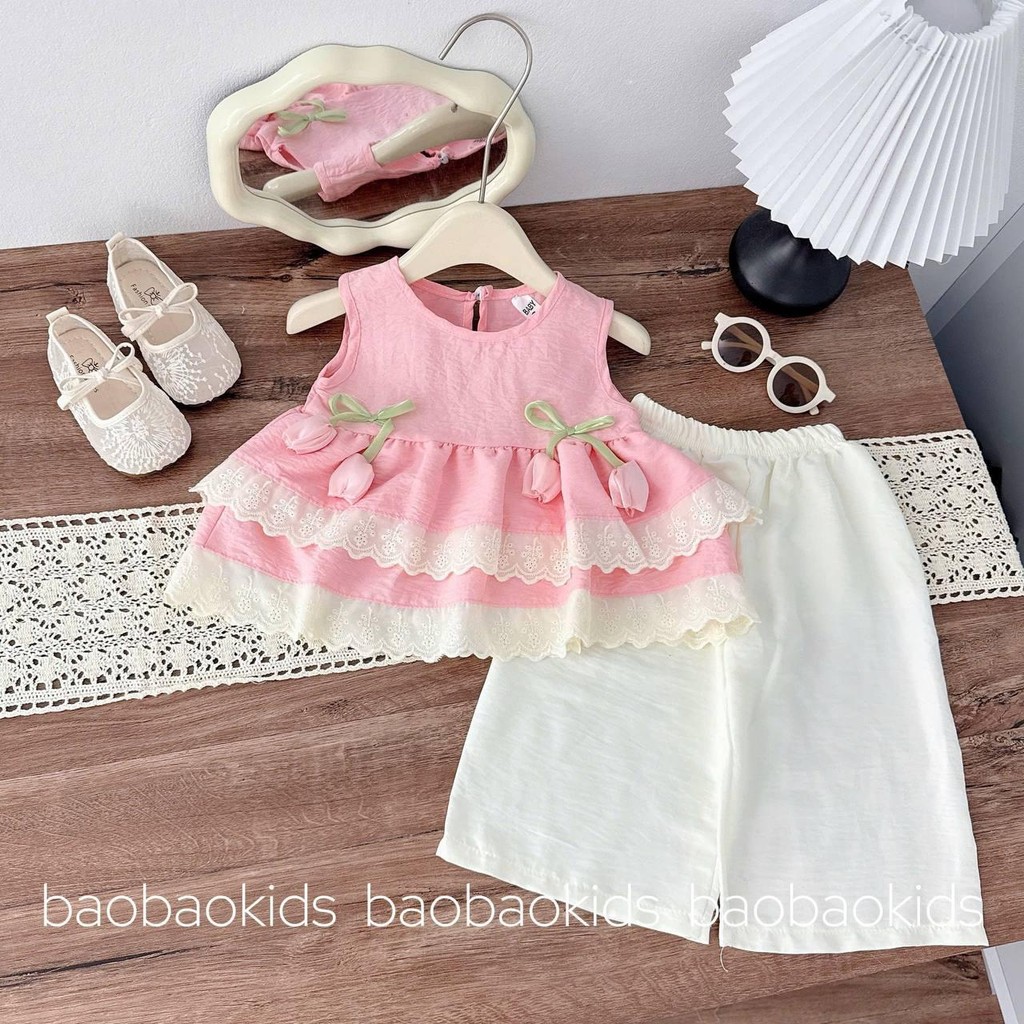 G315 (ขนาด 90-140) ชุดเซ็ทเสื้อแขนกุดสีชมพูตกแต่งดอกไม้ และกางเกงขายาวสีขาว