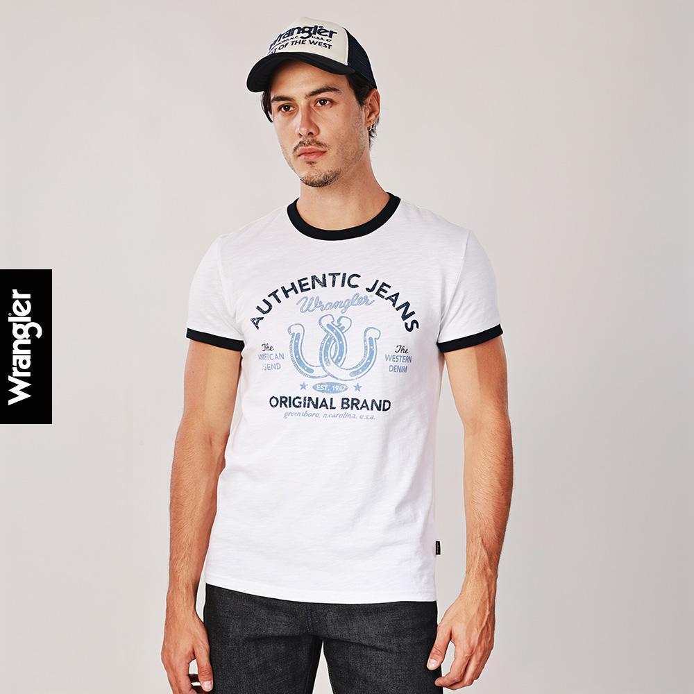 WRANGLER เสื้อยืดแขนสั้นผู้ชาย คอลเลคชั่น Wrangler Legends รุ่น WR S126MTSSN30 สีครีม