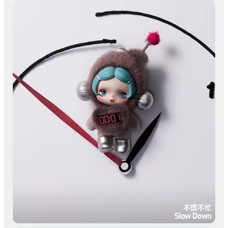 POPMART SKULLPANDA อย่าอยากอยากซีรีส์จี้ตุ๊กตาลึกลับกล่องของขวัญหนึ่ง