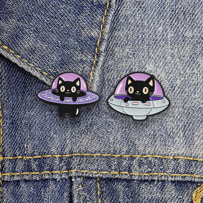 UFO Space Black Cat เข็มกลัดเคลือบแฟชั่นเสื้อผ้าอุปกรณ์เสริมกระเป๋าเป้สะพายหลัง Badge เครื่องประดับของขวัญ