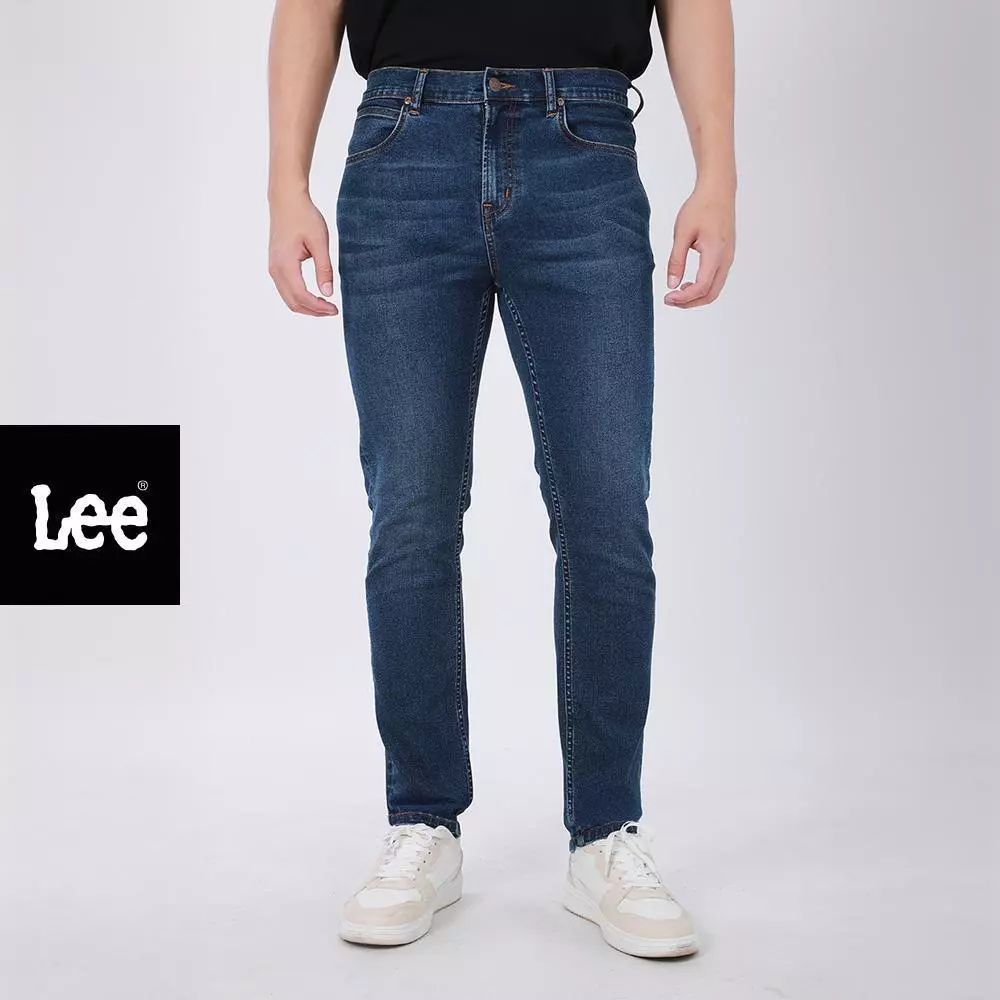 LEE กางเกงยีนส์ผู้ชาย เอวต่ำ ทรงเข้ารูป รุ่น LE S226MPOWF02 สียีนส์กลาง