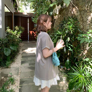 【เสื้อยืดโอเวอร์ไซส์】 (50-150 กก.) ผู้หญิง ฤดูร้อน น้ำหนักเกิน หลวม ธรรมดา เสื้อยืด แขนสั้น คอวี ท็อปส์ซู สวมใส่ลำลอง