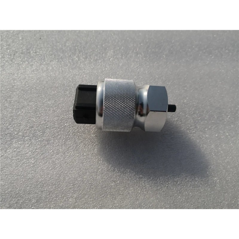 Ly การส่งเซ็นเซอร์ความเร็วรถยนต์ MR122305 สําหรับ Mitsubishi Montero Pajero / Shogun L200 / L400 V31