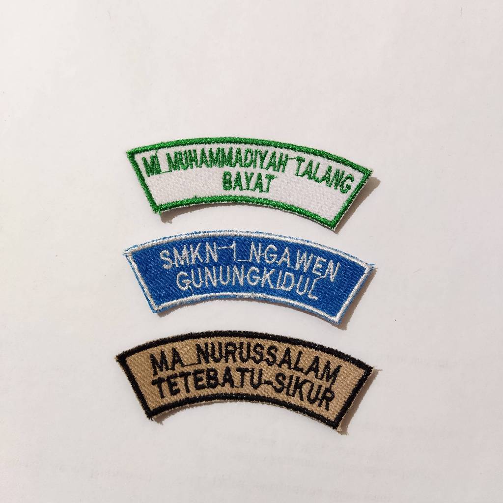 School Location เย็บปักถักร้อย Bet ขนาด 8x2.8 CM ชุดนักเรียนมาตรฐานมีให้เลือกหลายสีสามารถขอชื่อโรงเร