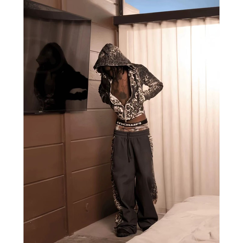 กางเกงลําลองไล่โทนสีพิมพ์ลายเสือดาว Mowalola Ksubi