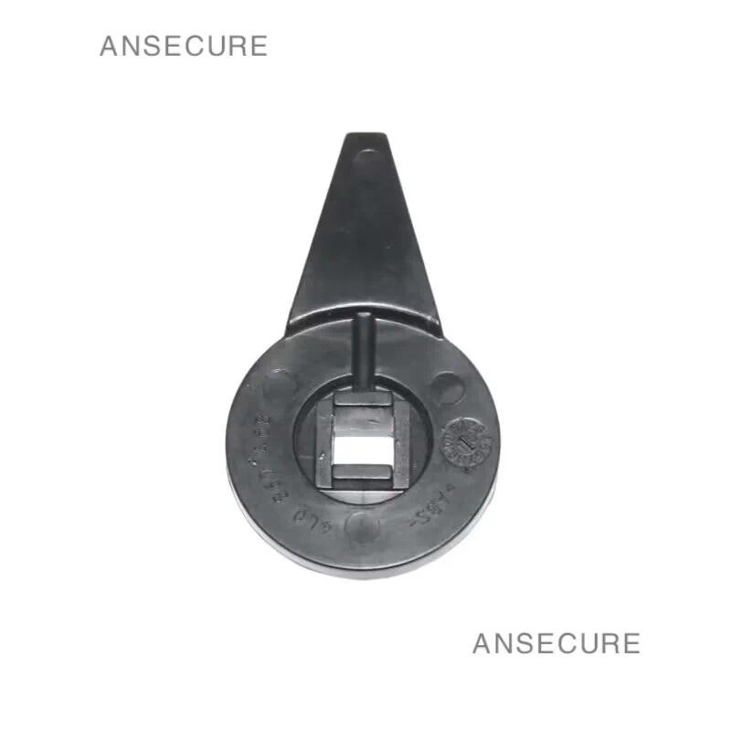 สีดําด้านหลังกระเป๋าเดินทางฝาครอบล็อคบาร์สําหรับ Audi A3 8V Q3 Q5 8R A6 C7 4L0867468