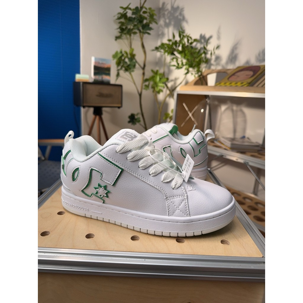 ✅DC Shoes Court Graffik รองเท้าขนมปังอินเทรนด์กันลื่นและทนทานรองเท้าบอร์ดต่ํา