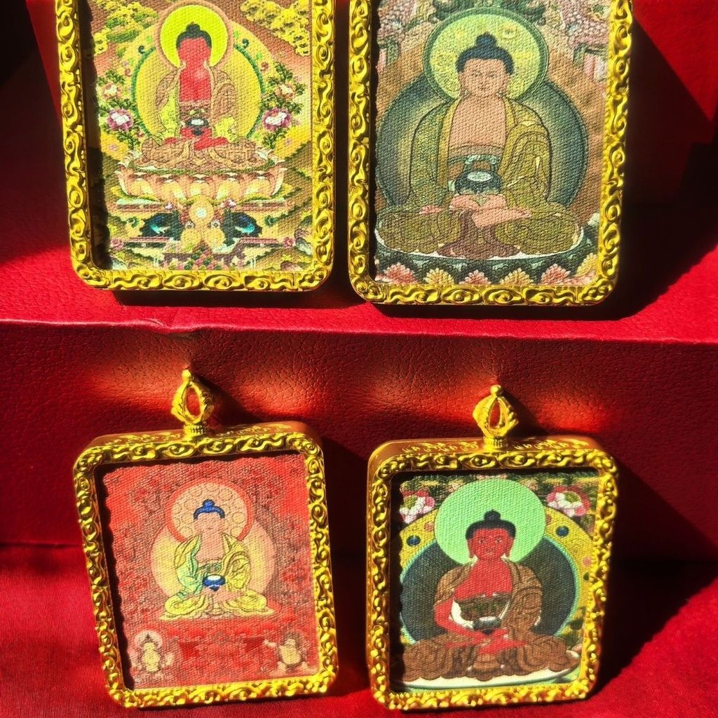 ธัมกาสไตล์ใหม่ปี 2568 มือถักครึ่งมือ อามิตาบha และสุนัขนักษัตรพิทักษ์