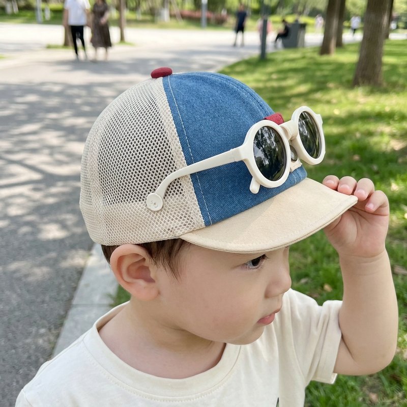 หมวกเบสบอลเด็กใส่แว่น หมวกเด็กตาข่ายระบายอากาศ กันแดด ปีกหมวกนุ่ม ปรับขนาดได้ ยูนิเซ็กซ์