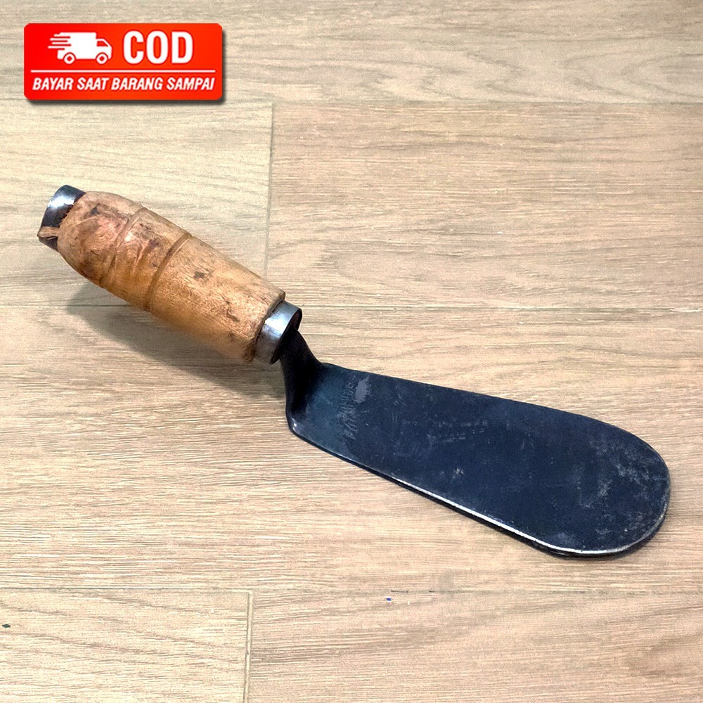 WOODEN HANDLE COARSE CEMENT SPOON / WOODEN HANDLE COARSE CEMENT SPOON