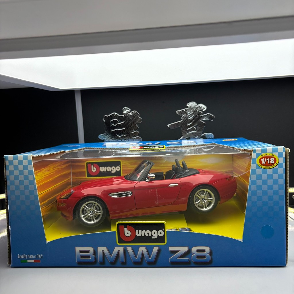 Burago 1/18 BMW BMW Z8 โมเดลรถโลหะผสมเปิดประทุนสีแดง