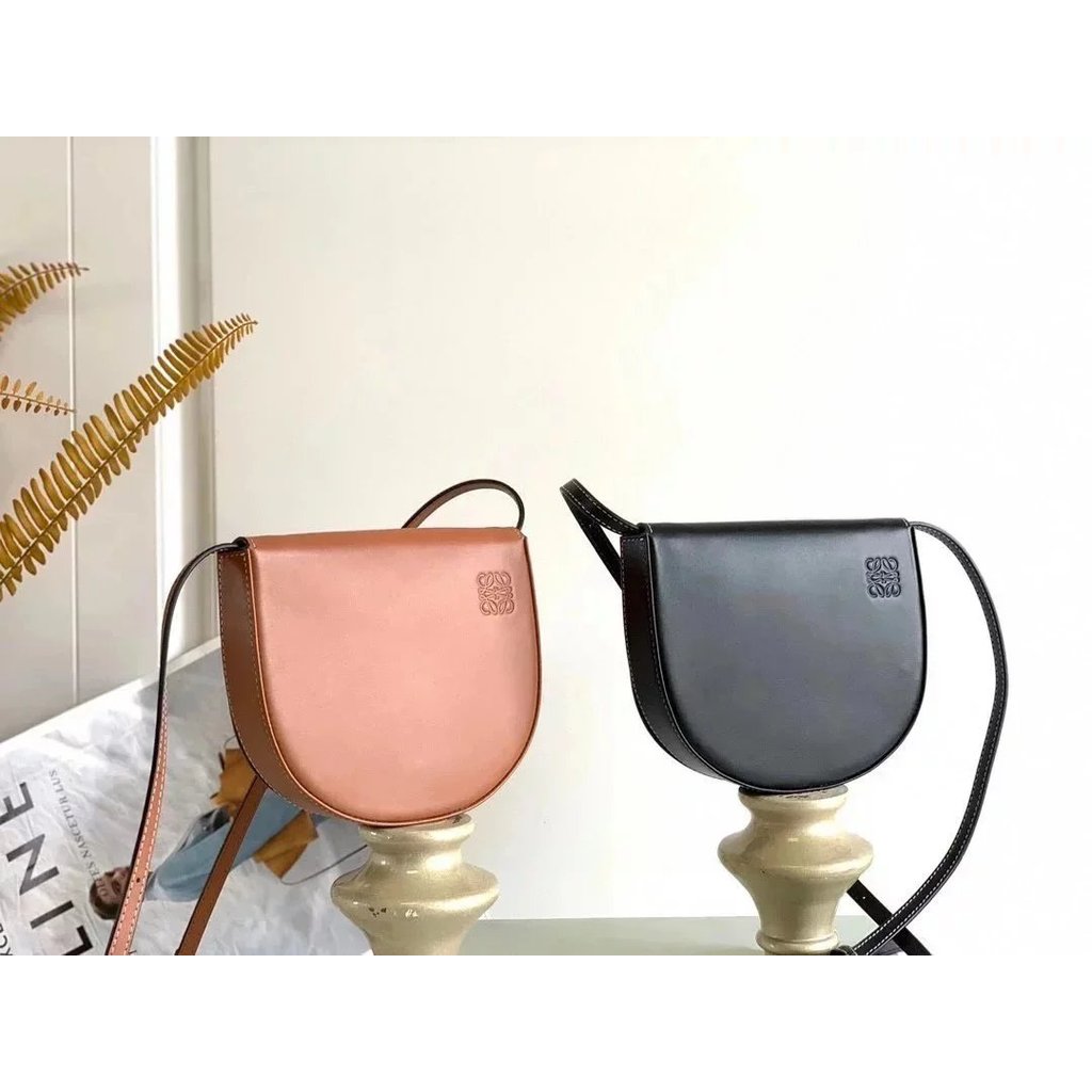 Loewe Heel Bag ครึ่งวงกลม สไตล์เรียบง่าย กระเป๋าคาดเอวและสะพาย สำหรับผู้ชายและผู้หญิง