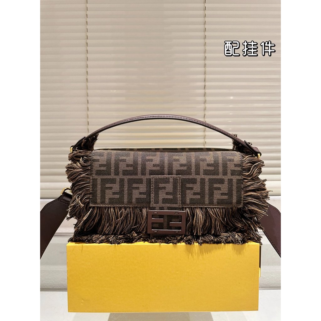 อุปกรณ์เสริมจี้ FENDI FENDI FENDI Baguette!