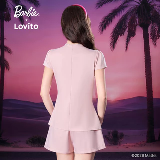 (New Arrival) Barbie™ X Lovito เสื้อท็อปสีชมพูผู้หญิง ฤดูใบไม้ผลิ/ร้อน แขนสั้น คอวี เอวกลาง ขากว้าง ปักลาย กระดุมหน้าและร่องหน้า เกาหลี อินเทรนด์ LBL5AD051