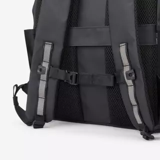 Decathlon 15L Water-Repellent Backpack With Laptop Compartment เป้สะพายหลังความจุ 15 ลิตร - Black
