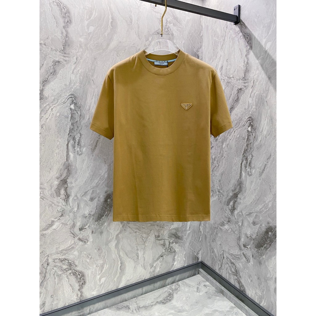 Prada/Prada/2026 คลาสสิกรอบคอแขนสั้นเสื้อยืดผู้ชายผู้หญิงสไตล์ใหม่ฤดูใบไม้ผลิแฟชั่นฤดูร้อนสบาย Casua
