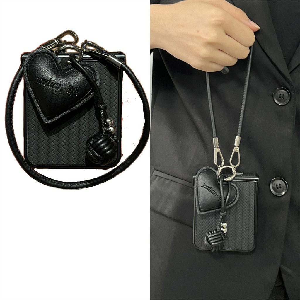 LUKEN LUKEN สีดําฟางรูปแบบเคสโทรศัพท์ Love จี้สําหรับ Samsung Galaxy Z Flip 7 6 Z Flip6 ZFlip 5 Zfli