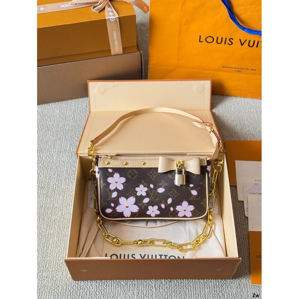 รุ่นหนังวัว Takashi Murakami Co-Branded Mahjong Bag Early Spring Catwalk Pillow Bag New Classic Pill