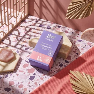 BOOTS FEMININE บู๊ทส์เฟมินีนเอฟวรี่เดย์ โฟล์ดแอนด์แรปด์แพนตี้ไลน์เนอร์สฟราแกรนซ์-นอร์มอล 20ชิ้น