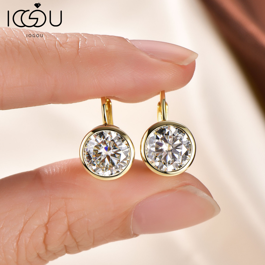 IOGOU GRA ได้รับการรับรอง 2ct 8mm รอบ Moissanite Leverback ต่างหูสําหรับผู้หญิงชุด Bezel Gold Plated