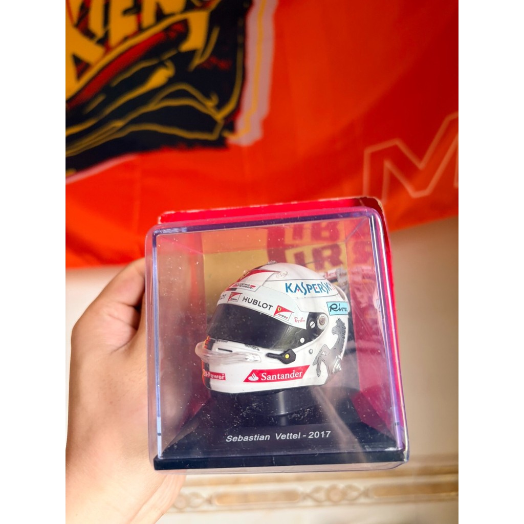 พร้อมสต็อกยี่ห้อใหม่ 1/5 Spark Ferrari Racing Helmet F1 SF70H 2017 Vettel Vettel