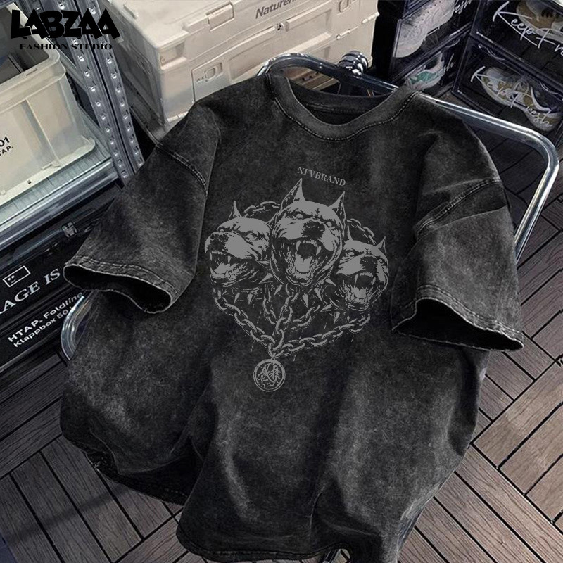 【จัดส่งจากกรุงเทพฯ】LABZAA ยอดนิยมสไตล์อเมริกัน🌟เสื้อยืดทรงหลวม สุนัขสามหัว ผ้าหนายับยากรีดง่าย ผ้าฝ้าย YG2708