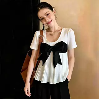 mimi&diid[COD]เสื้อเชิ้ตอัดพลีทแขนสั้น แต่งโบว์ใหญ่ด้านหน้าสุดน่ารัก เสื้อสีขาวเรียหรูสไตลืเกาหลี แมทช์ง่าย#99559