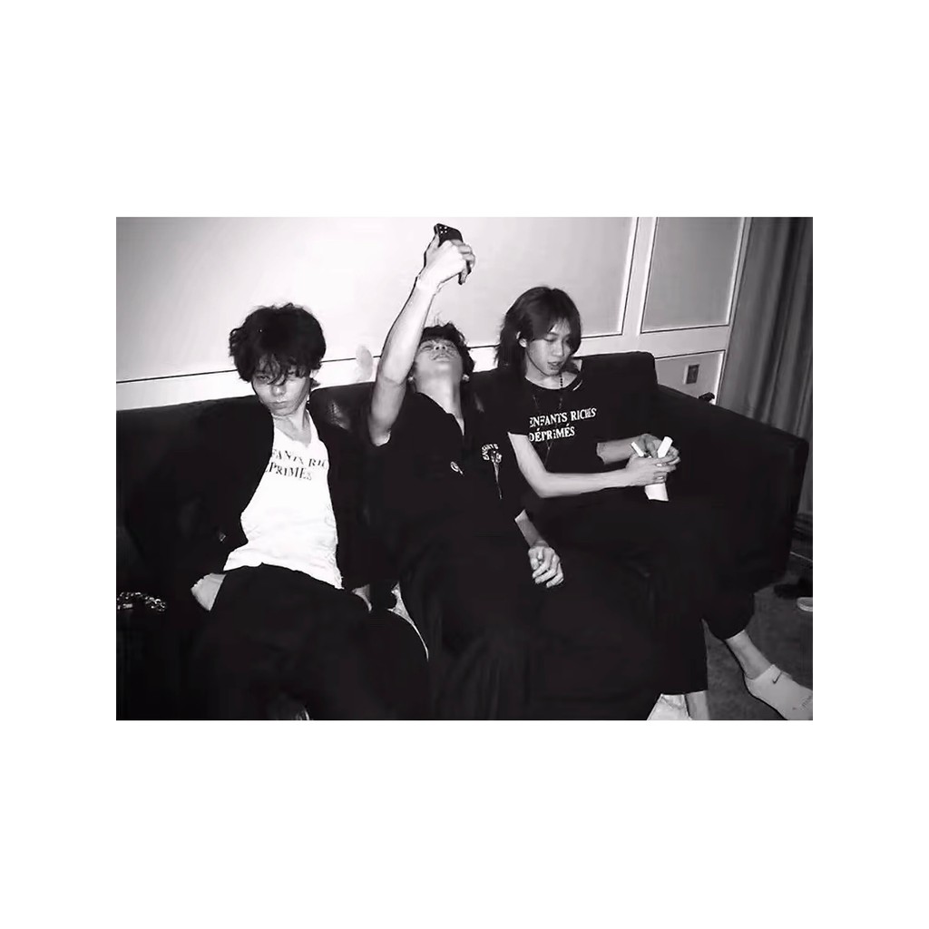 Loren สไตล์เดียวกัน Erd Melanchon Fu รุ่นที่สองล้าง Distressed Destruction สโลแกนรอบคอแขนสั้น